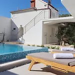 Bay Vela Luka