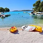 Bay * Vela Luka