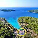Bay * Vela Luka