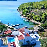 Bay * Vela Luka