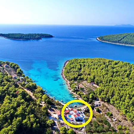 Bay * Вела-Лука