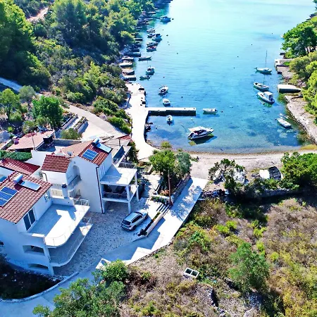 Bay Villa *