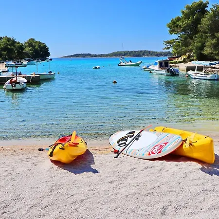 Bay * Vela Luka