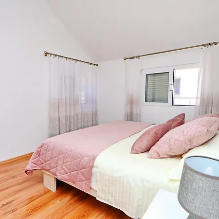 Bay * Вела-Лука