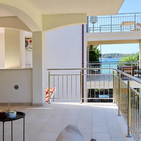 Bay Вела-Лука