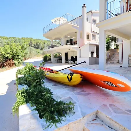 Bay * Вела-Лука