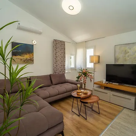 Bay Villa *