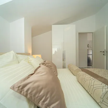 Bay Villa *