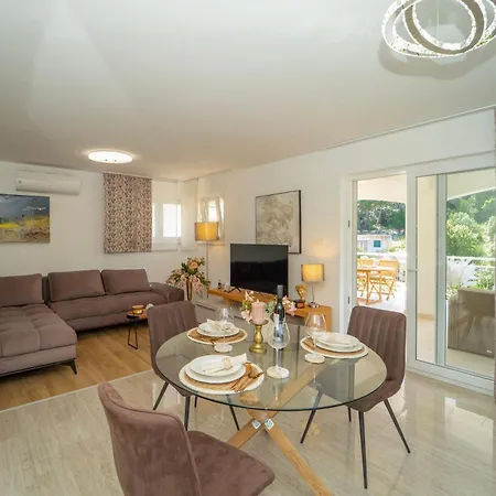Bay Villa