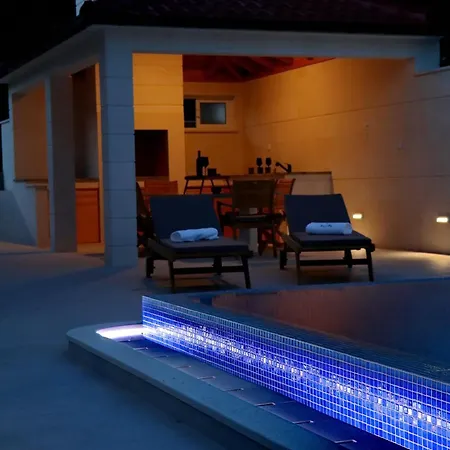 Bay Villa *